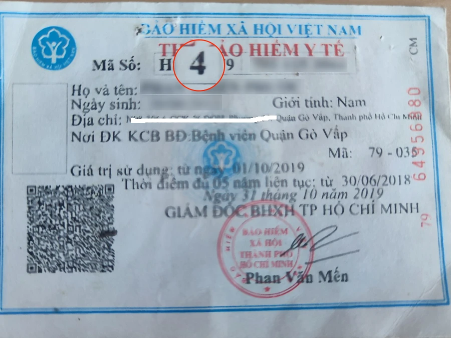 Thẻ BHYT mẫu cũ. Ảnh: NGUYỄN HIỀN