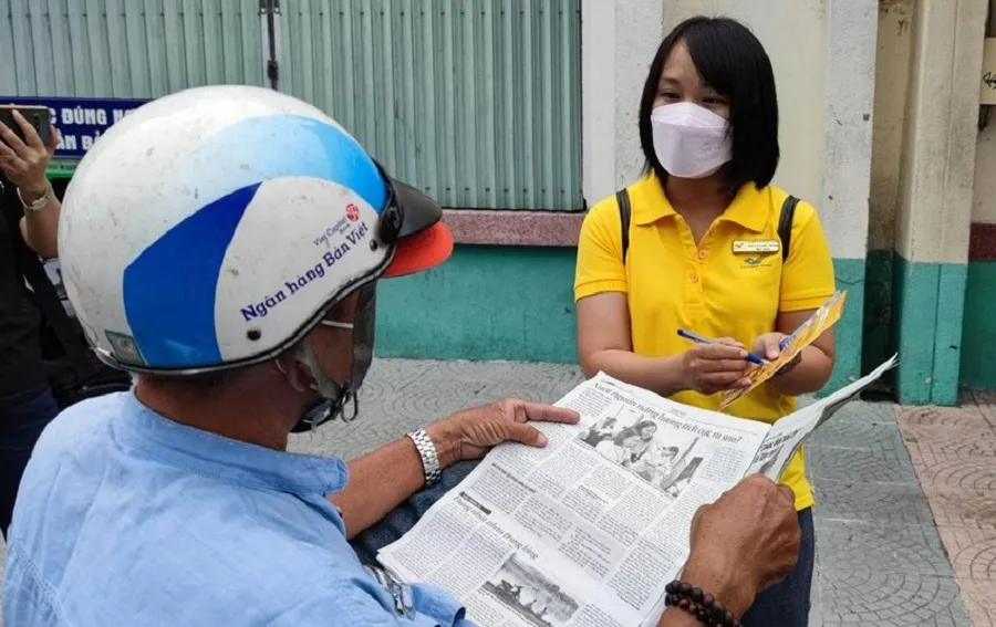 Người dân được tư vấn những quyền lợi khi tham gia BHXH tự nguyện. Ảnh: NGUYỄN HIỀN Người dân được tư vấn những quyền lợi khi tham gia BHXH tự nguyện. Ảnh: NGUYỄN HIỀN