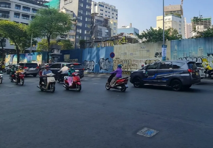 Chủ xe gắn máy không được tự ý thay đổi màu của xe khác với màu sơn đã đăng ký trong giấy đăng ký xe. Ảnh: NH