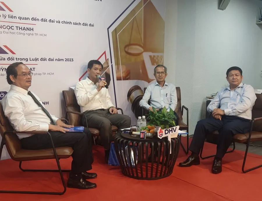 TS Nguyễn Văn Đính, Chủ tịch Hội Môi giới Bất động sản Việt Nam phát biểu tại buổi tọa đàm. Ảnh: NGUYỄN HIỀN