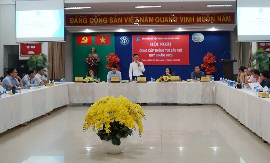 Ông Lò Quân Hiệp, Giám đốc BHXH TP.HCM, phát biểu trong buổi cung cấp thông tin cho báo chí. Ảnh: NGUYỄN HIỀN