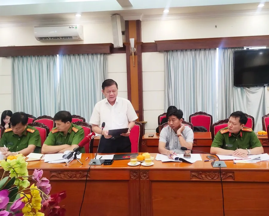 Ông Nguyễn Tăng Minh, phó giám đốc Sở LĐ-TB&XH góp ý dự thảo Luật Tư pháp người chưa thành niên. Ảnh: NGUYỄN HIỀN du thao luat tu phap nguoi chua thanh nien.jpg