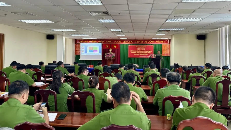 Toàn cảnh hội nghị tuyên truyền Luật Căn cước. Ảnh: HUỲNH THƠ LUAT-CAN-CUOC-QUY-DINH-MOI-H3.jpg