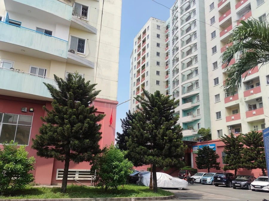 Nhiều hạng mục tại Chung cư An Lạc đã xuống cấp cần phải có kinh phí sửa chữa. Ảnh: NGUYỄN HIỀN chung cu thieu phi quan ly-h1.jpg