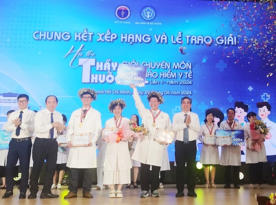 Các thí sinh nhận giải tại hội thi. Ảnh: NGUYỄN HIỀN gioi-chuyen-mon-h1.jpg
