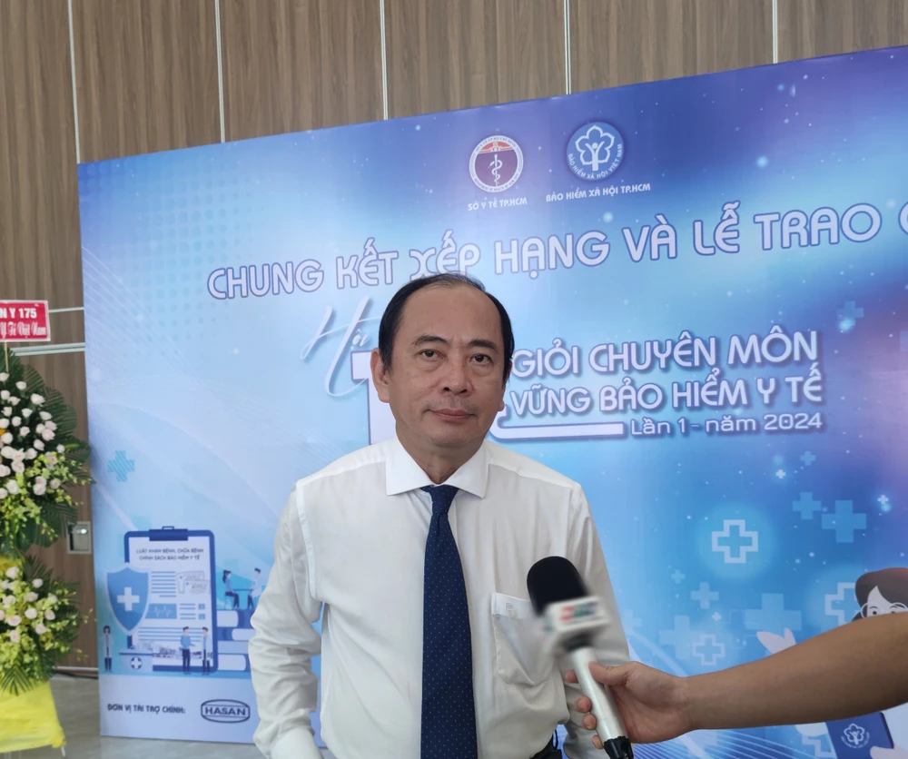 PGS-TS- BS Tăng Chí Thượng, Giám đốc Sở Y tế TP.HCM trả lời câu hỏi các PV. Ảnh: NGUYỄN HIỀN gioi-chuyen-mon-h4.jpg