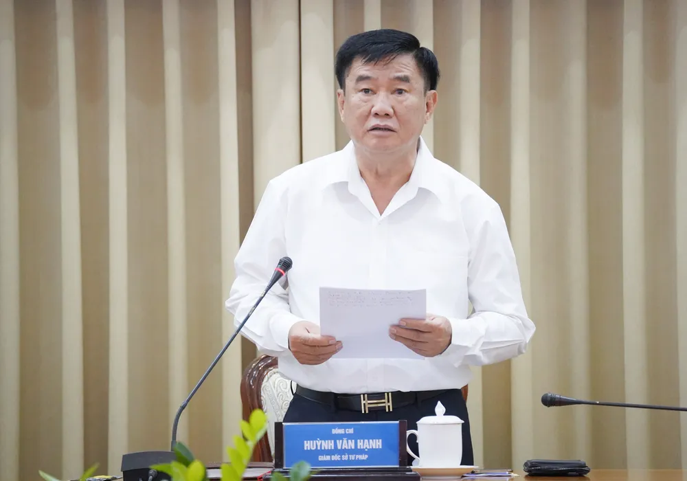 Ông Huỳnh Văn Hạnh, Giám đốc Sở Tư pháp TP.HCM, phát biểu tại Hội nghị sơ kết công tác Tư pháp 6 tháng đầu năm và triển khai công tác 6 tháng cuối năm. Ảnh: VĂN THUẬN bo-tu-phap- so ket-h2.jpg