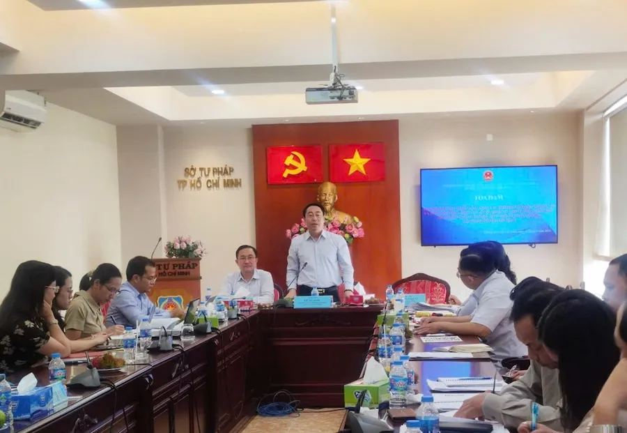 Ông Lê Vệ Quốc, Cục trưởng Cục Phổ biến, giáo dục pháp luật, Bộ Tư pháp chia sẻ tại buổi tọa đàm. Ảnh: NGUYỄN HIỀN pho-bien-phap-luat-h1.jpg