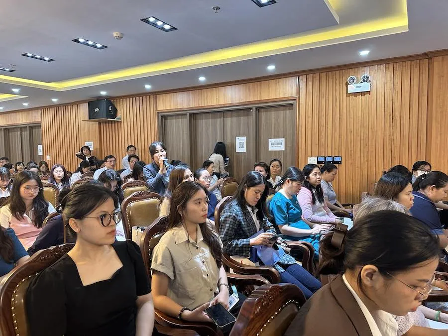 Đại diện doanh nghiệp đặt câu hỏi tại hội nghiệp. Ảnh: NGUYỄN HIỀN NGUOI-LAO-DONG-THAT-NGHIEP-H1.jpeg