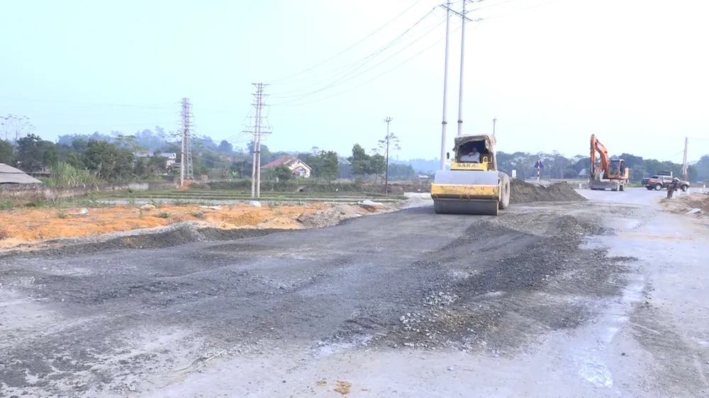 Hoàn tất di dời ngôi mộ cổ chắn ngang đường 1.900 tỷ đồng đang làm