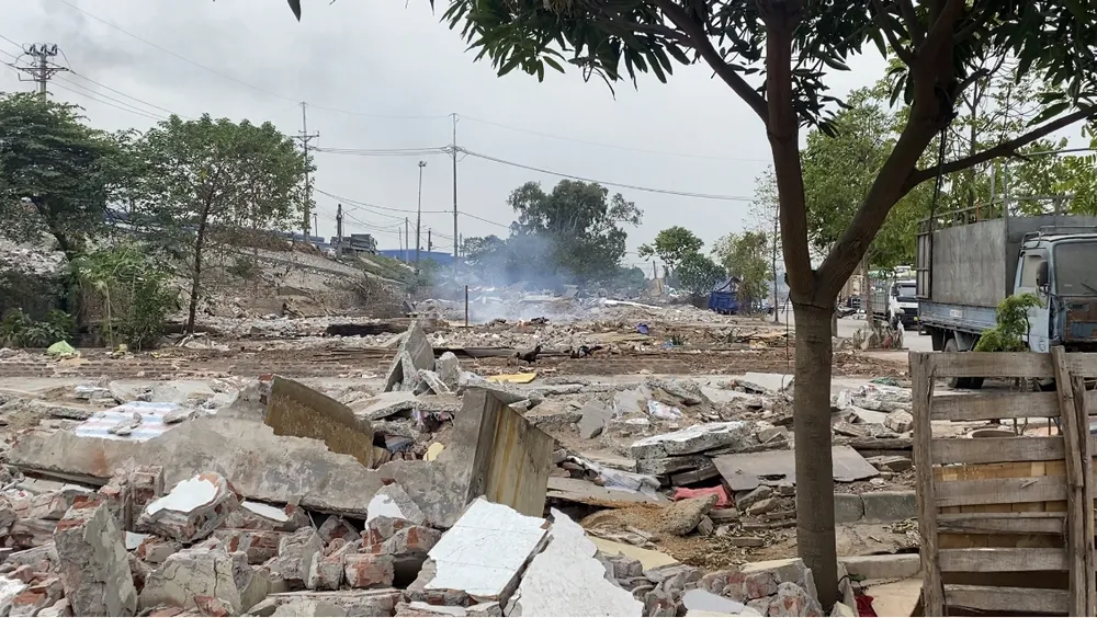 Hàng chục hộ dân ký cam kết tự tháo dỡ nhà xưởng trên đất nông nghiệp