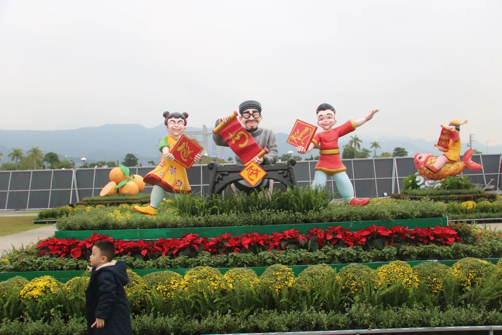 Cận cảnh linh vật rồng 'song long chầu nguyệt' ở Hòa Bình 3.jpg