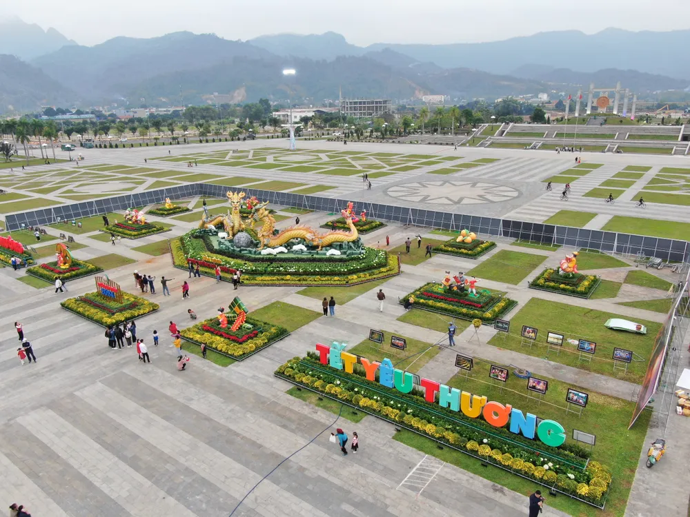 Cận cảnh linh vật rồng 'song long chầu nguyệt' ở Hòa Bình 6.jpg