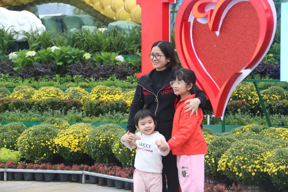 Cận cảnh linh vật rồng 'song long chầu nguyệt' ở Hòa Bình 8 9.jpg