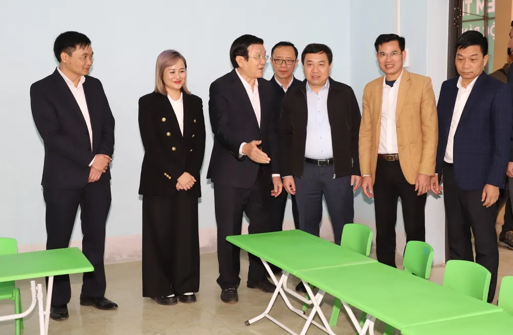 Nguyên Chủ tịch nước Trương Tấn Sang tới dự Lễ khánh thành công trình cải tạo, nâng cấp điểm trường thôn Bản Hình, xã Minh Tân, huyện Vị Xuyên, tỉnh Hà Giang 3.jpg