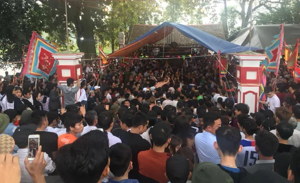 Lễ hội Phết Hiền Quan 2024 sẽ tiếp tục dừng việc cướp Phết. Những năm trước, nội dung cướp Phết đã thu hút sự quan tâm của đông đảo người dân địa phương. Ảnh XUÂN NGUYỄN Lý do lễ hội Phết Hiền Quan 2024 tiếp tục dừng cướp Phết.jpg