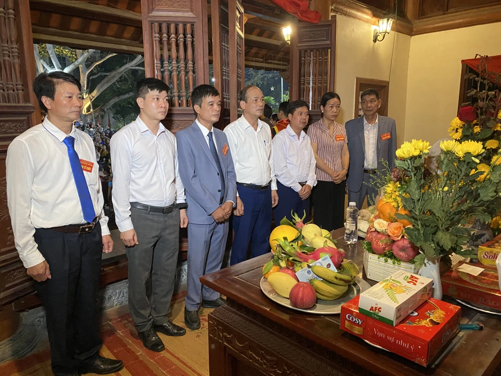 Ngàn người tập trung xem 'lễ mật' trong lễ hội Linh tinh tình phộc 2024