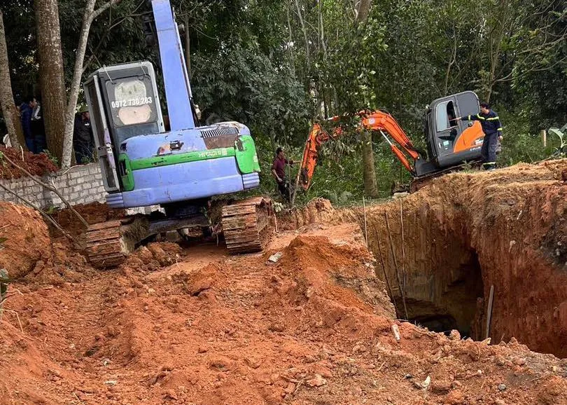 Hai anh em tử vong do sụp đất lúc đào giếng.jpg