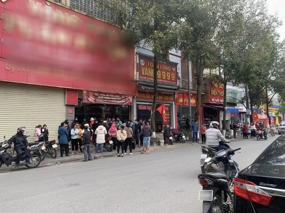 Lai Châu Công an làm việc với tiệm vàng liên quan vụ mua vàng khai thác trái phép.jpg