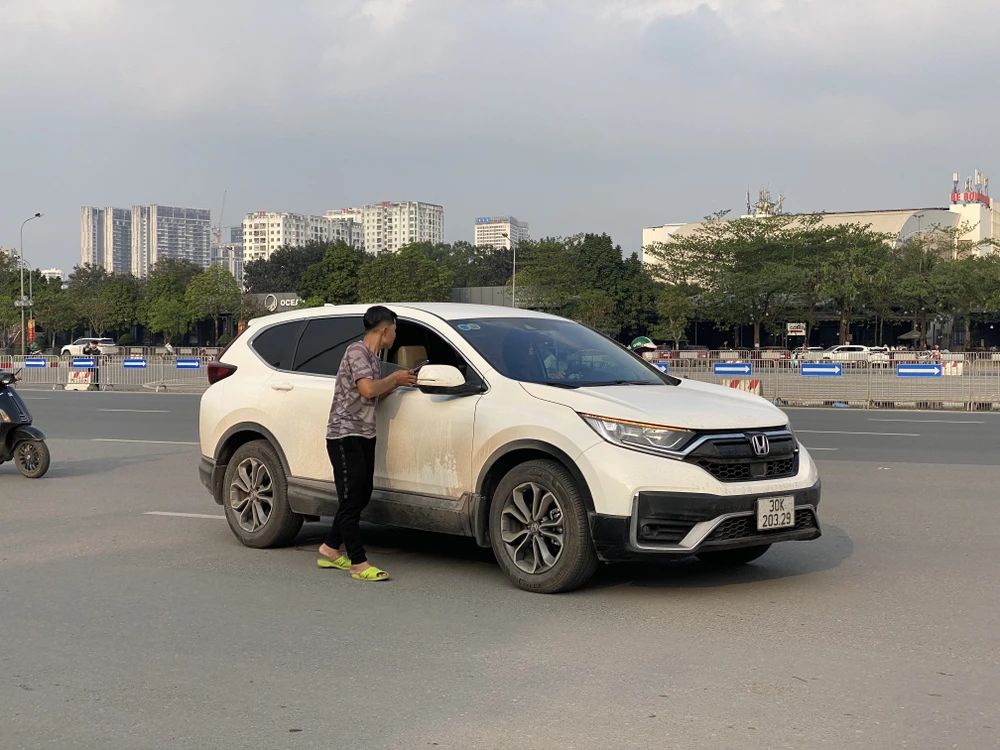 Vé trận đấu Việt Nam-Indonesia ế ẩm, phe vé nhiều hơn người mua 7.jpg