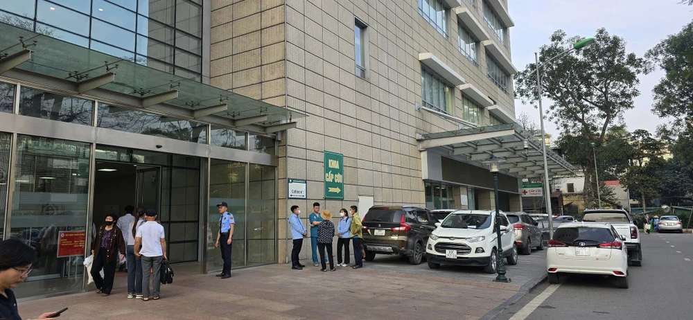 Nam sinh lớp 8 bị đánh chết não được chuyển về bệnh viện Phú Thọ.jpg