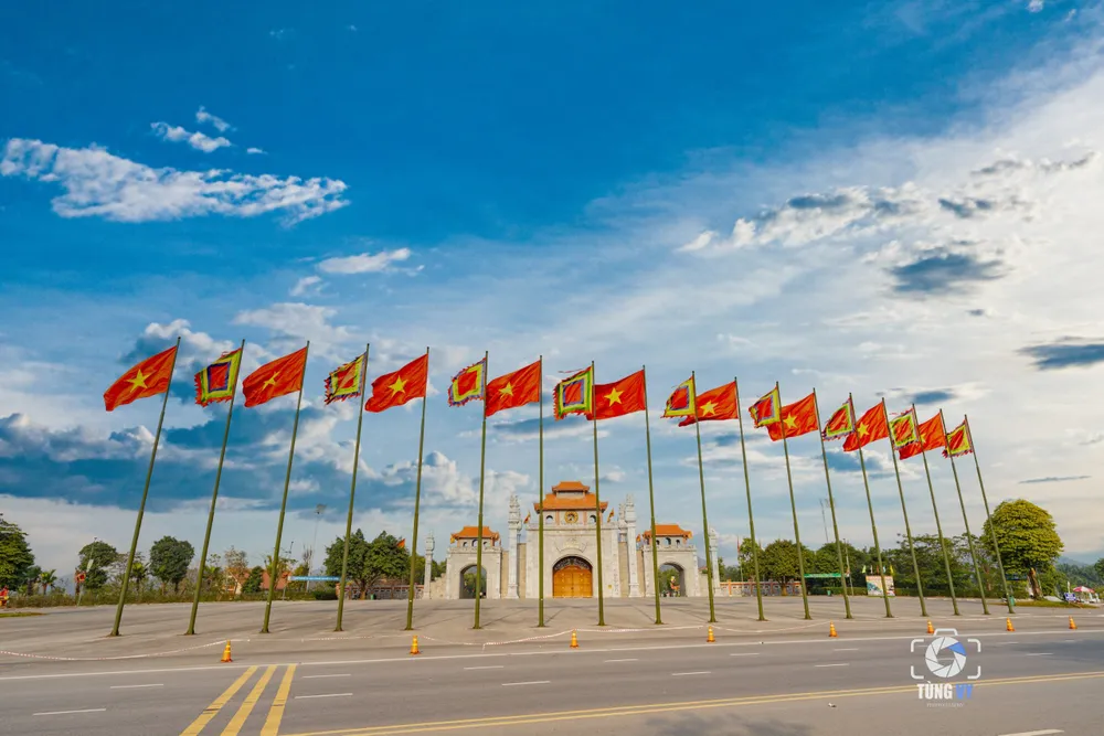 Ba chị em U80 tham gia giải chạy hướng về Giỗ Tổ Hùng Vương 2024 2.jpg