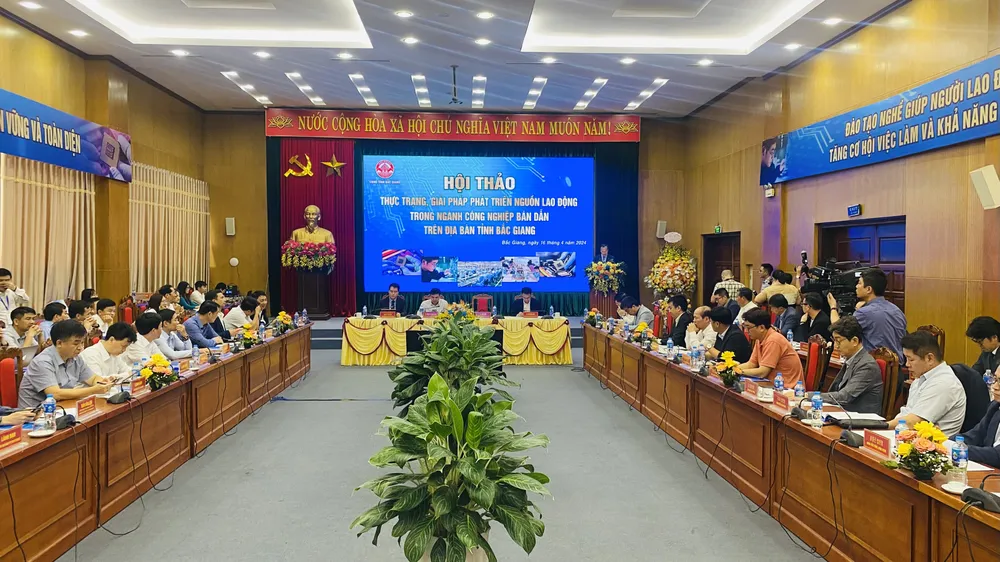 Toàn cảnh buổi hội thảo. Ảnh XUÂN NGUYỄN Thực trạng nhân lực ngành công nghiệp bán dẫn từ góc nhìn 'ông lớn' Hàn Quốc.jpg