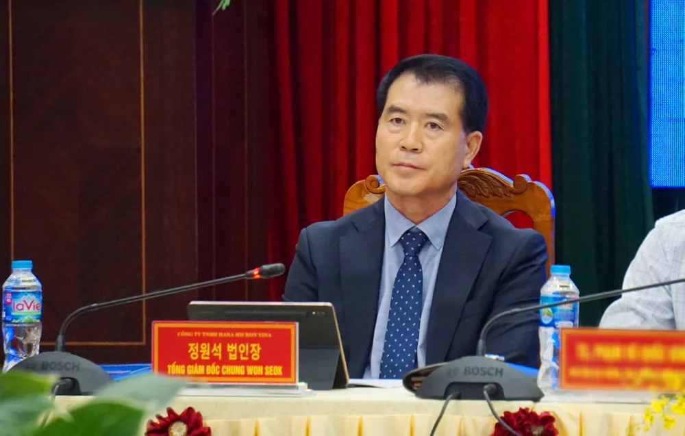 Tổng giám đốc Hana Micron Vina Chung Won Soek. Ảnh XUÂN NGUYỄN Thực trạng nhân lực ngành công nghiệp bán dẫn từ góc nhìn 'ông lớn' Hàn Quốc.jpg
