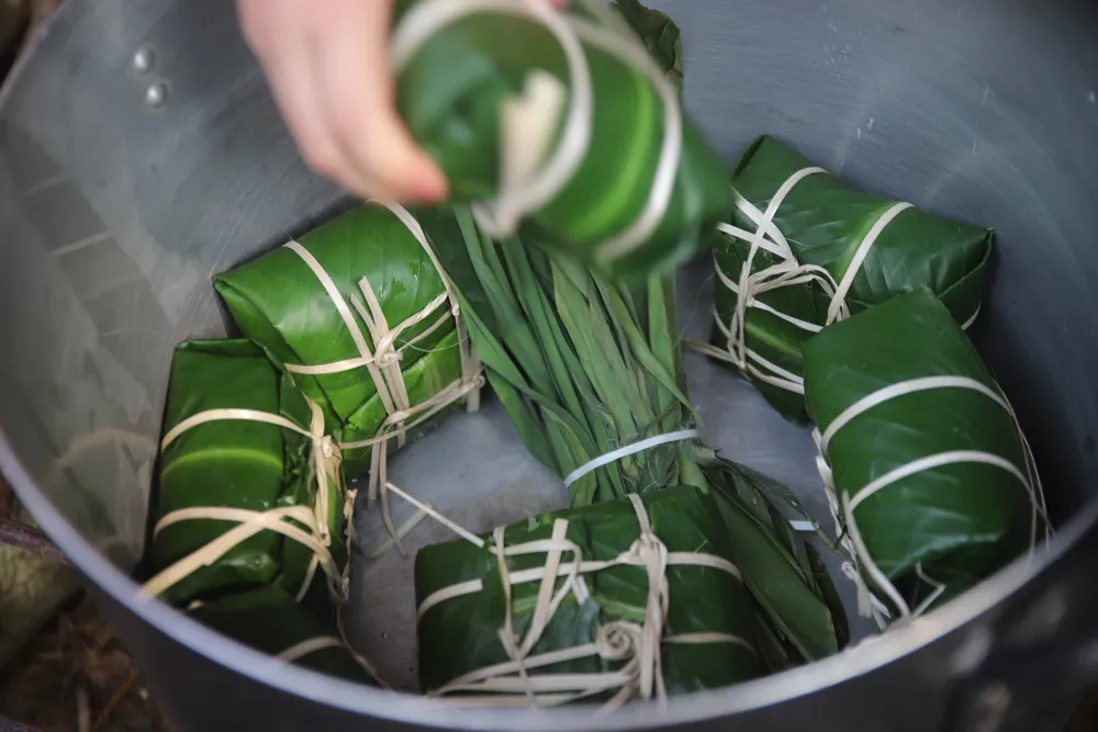 Xem 13 đội thi gói, nấu bánh chưng, giã bánh giầy dịp Giỗ Tổ Hùng Vương 16.jpg