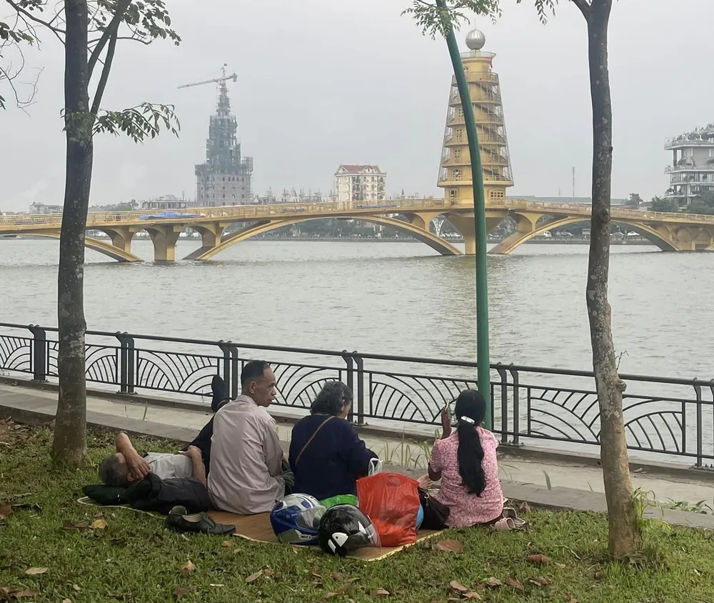 Mãn nhãn màn pháo hoa tầm cao trên bầu trời Phú Thọ dịp Giỗ Tổ Hùng Vương.jpg