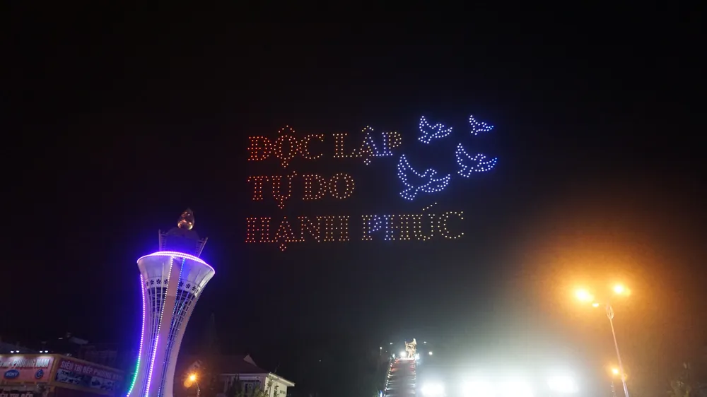 700 thiết bị bay không người lái tái hiện chiến thắng Điện Biên Phủ.jpg