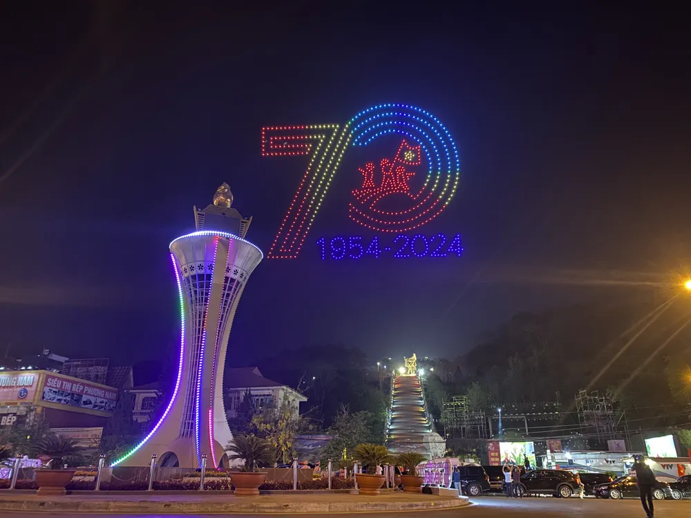 700 thiết bị bay không người lái tái hiện chiến thắng Điện Biên Phủ 6.jpg