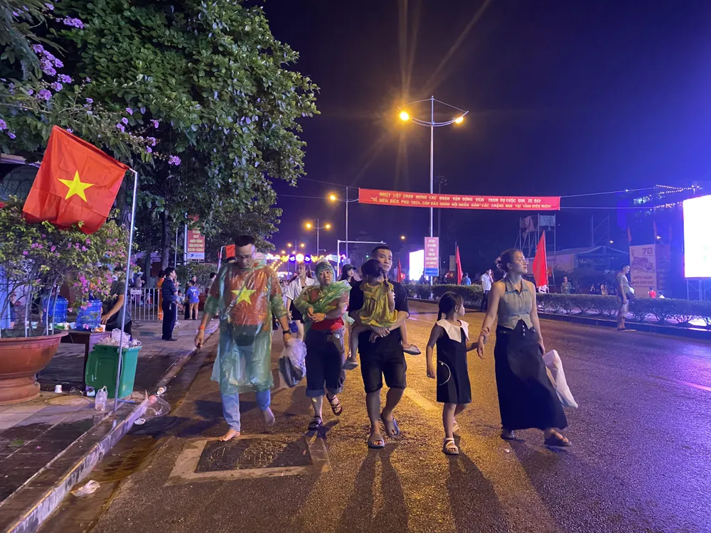 700 thiết bị bay không người lái tái hiện chiến thắng Điện Biên Phủ 7.jpg