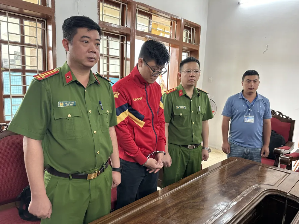 Nhân viên ngân hàng 2 lần chuyển tiền của khách về tài khoản cá nhân.jpg