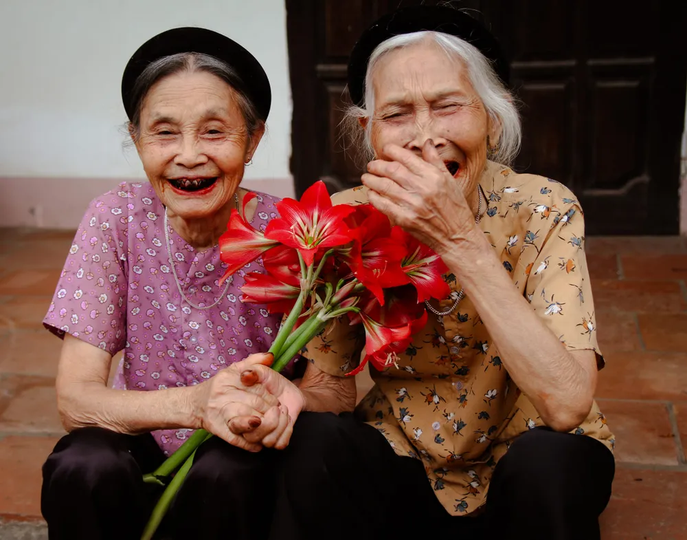 Hai chị em cụ Nguyên và cụ Chi. Ảnh NVCC Dân mạng tấm tắc khen bộ ảnh 'ba chị em nàng thơ U100' ở Phú Thọ 5.jpg