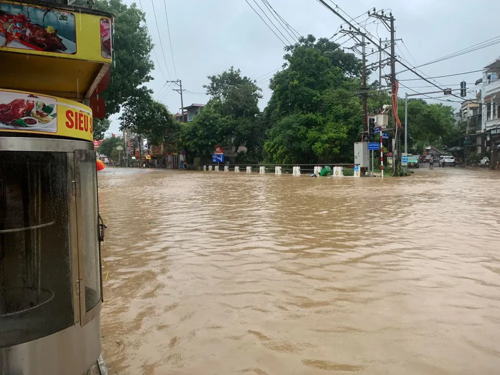 Thành phố Hà Giang mưa liên tục 3 ngày, nhiều điểm ngập sâu 4.jpg