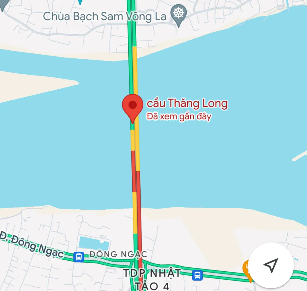 Bản đồ Google Maps cảnh báo ùn tắc trên cầu Thăng Long (màu đỏ). Ảnh chụp màn hình Tai nạn 3 ô tô trên cầu Thăng Long, hàng trăm xe 'bò' vào thành phố 10.jpeg