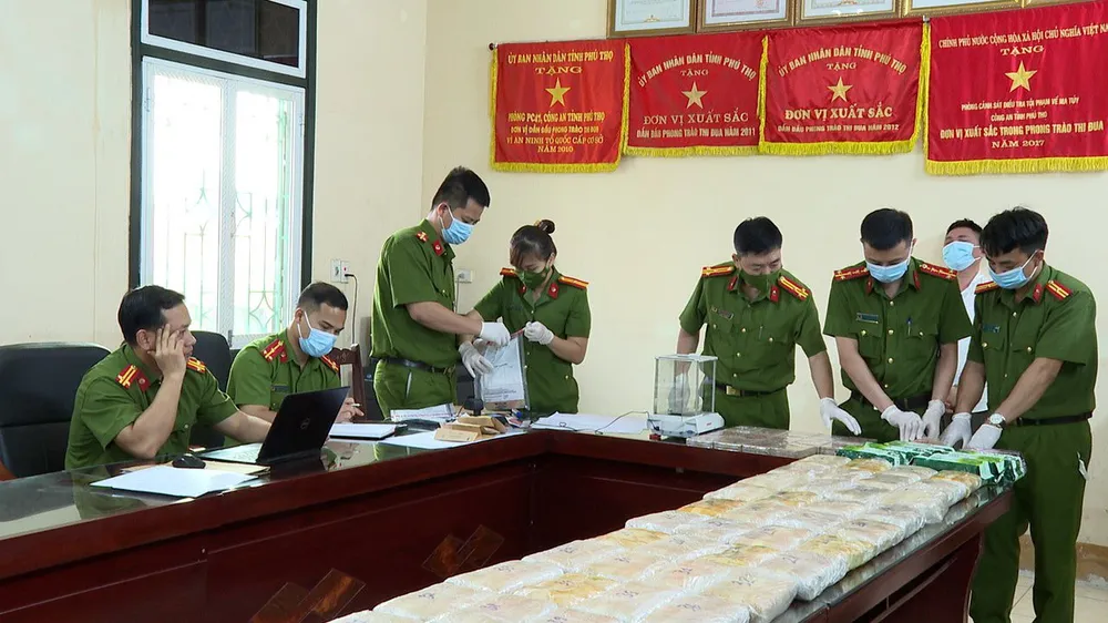 Công an Phú Thọ phá đường dây mua bán ma túy liên tỉnh số lượng đặc biệt lớn. Ảnh CA Công an Phú Thọ phá đường dây mua bán ma túy liên tỉnh đặc biệt lớn 3.jpg