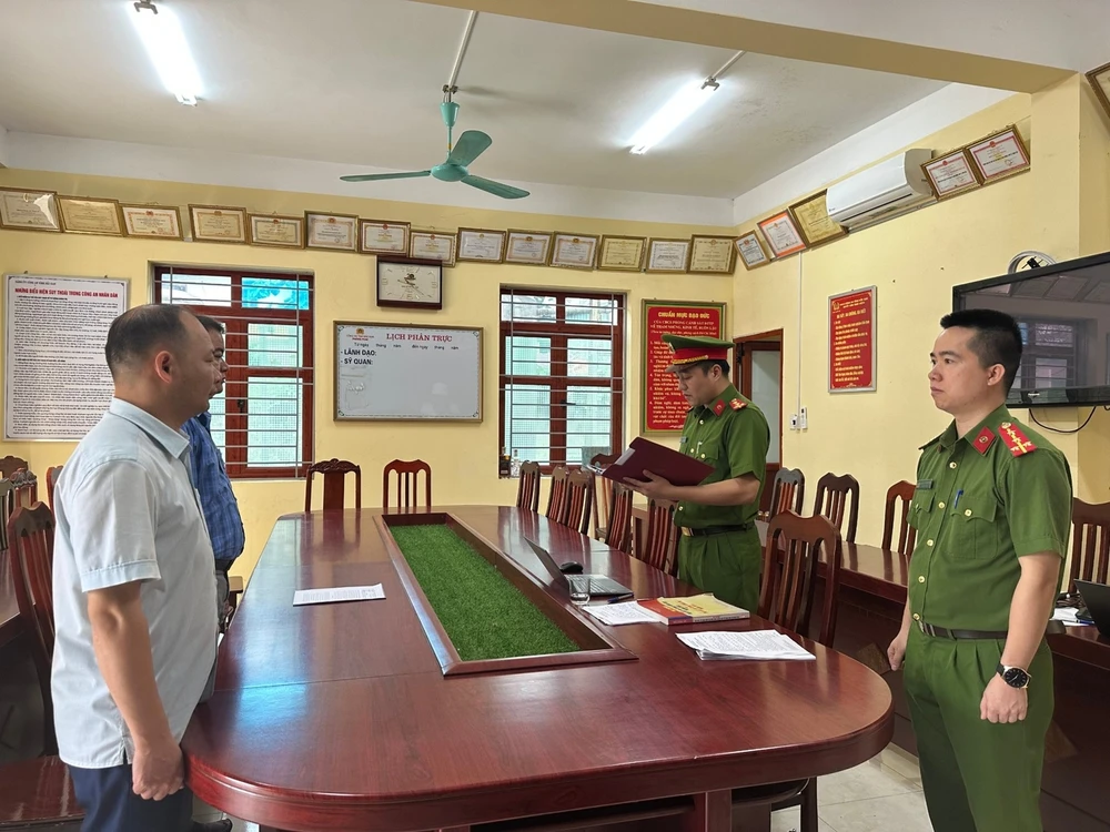 Công an khởi tố hai bị can Mậu và Nghĩa và tìm bị hại trong vụ án. Ảnh CA Công an Bắc Kạn tìm bị hại vụ án tại Chi cục Chăn nuôi và Thú y.jpeg