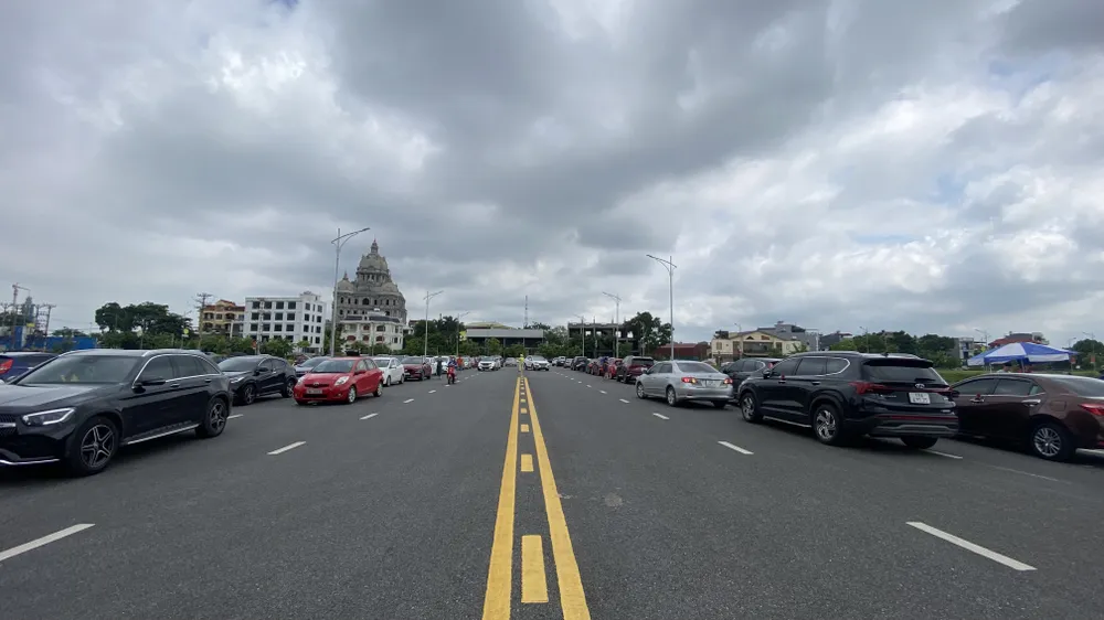 Ngôi trường 'VIP' ở Phú Thọ, xe hơi tấp nập đưa đón sĩ tử thi tốt nghiệp 4.jpg