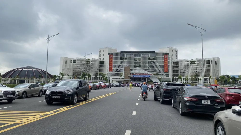 Ngôi trường 'VIP' ở Phú Thọ, xe hơi tấp nập đưa đón sĩ tử thi tốt nghiệp 7.jpg
