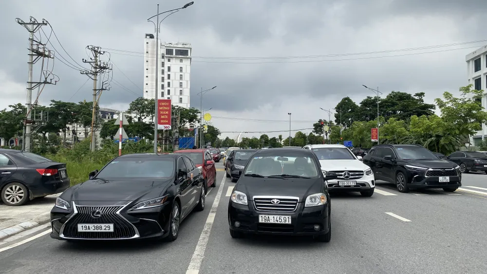 Ngôi trường 'VIP' ở Phú Thọ, xe hơi tấp nập đưa đón sĩ tử thi tốt nghiệp 9.jpg