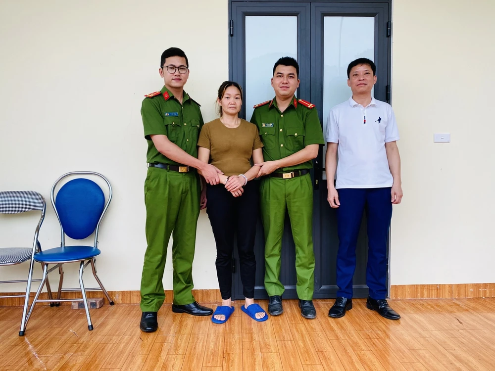 Bị bắt sau gần 20 năm lợi dụng nuôi con để hoãn thi hành án rồi bỏ trốn.jpeg