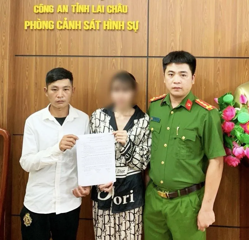 Thiếu nữ 17 tuổi được giải cứu từ Myanmar sau khi nghe lời người lạ hứa hẹn tìm việc nhẹ lương cao. Ảnh CA Tin lời việc nhẹ lương cao, thiếu nữ 17 tuổi bị bán sang Myanmar.jpg