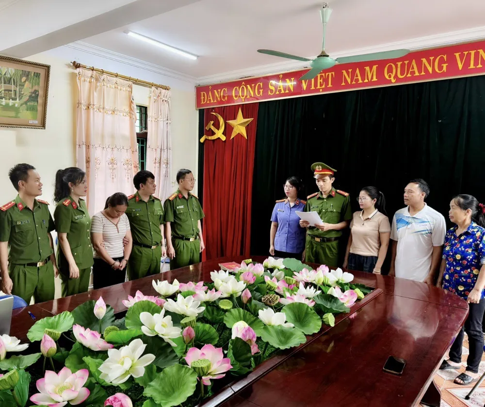 Thiếu trách nhiệm trong công tác, công chứng viên Nguyễn Hồng Tươi gây hậu quả nghiêm trọng. Ảnh CALC Lai Châu Bắt công chứng viên thiếu trách nhiệm gây hậu quả nghiêm trọng.jpg