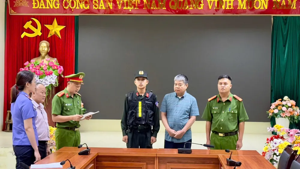 Tạ Quốc Dân đã chỉ đạo cấp dưới khai báo nguyên nhân cái chết của nam công nhân người Trung Quốc là bị sét đánh. Ảnh CA Nổ mìn làm chết người, chỉ đạo cấp dưới khai bị sét đánh.jpg