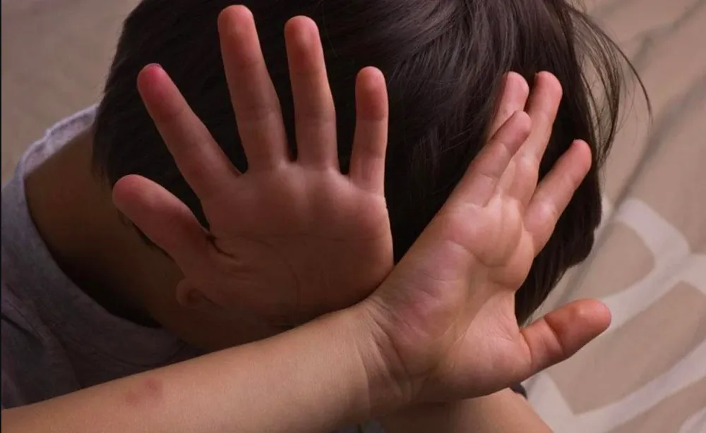 Ảnh minh họa. Bé trai 3 tuổi bị người tình của mẹ đánh đến bất tỉnh.png