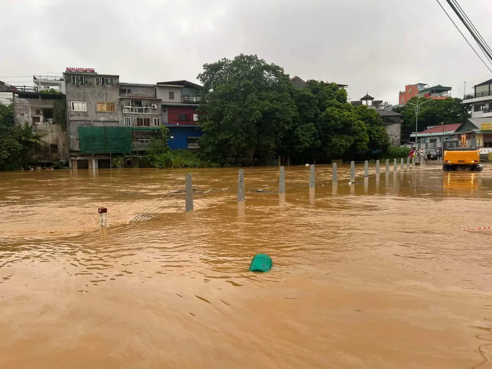 Mưa lớn kéo dài 3 ngày khiến thành phố Cao Bằng và 6 huyện lân cận bị ảnh hưởng. Ảnh CTV Thành phố Cao Bằng và 6 huyện lân cận ảnh hưởng do mưa lớn.jpg