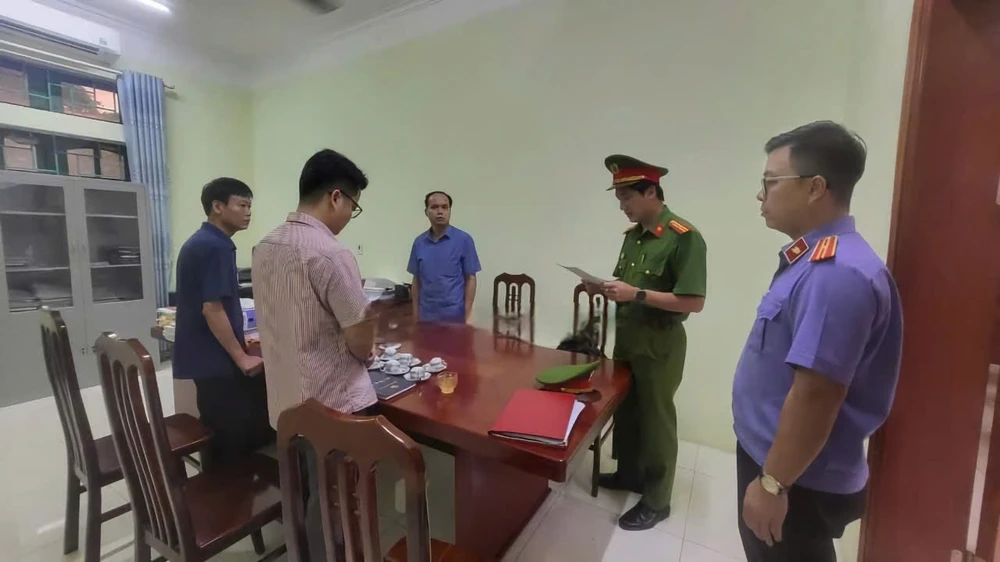 Hòa Bình khởi tố 7 cán bộ, lãnh đạo ở huyện Lạc Sơn.jpg