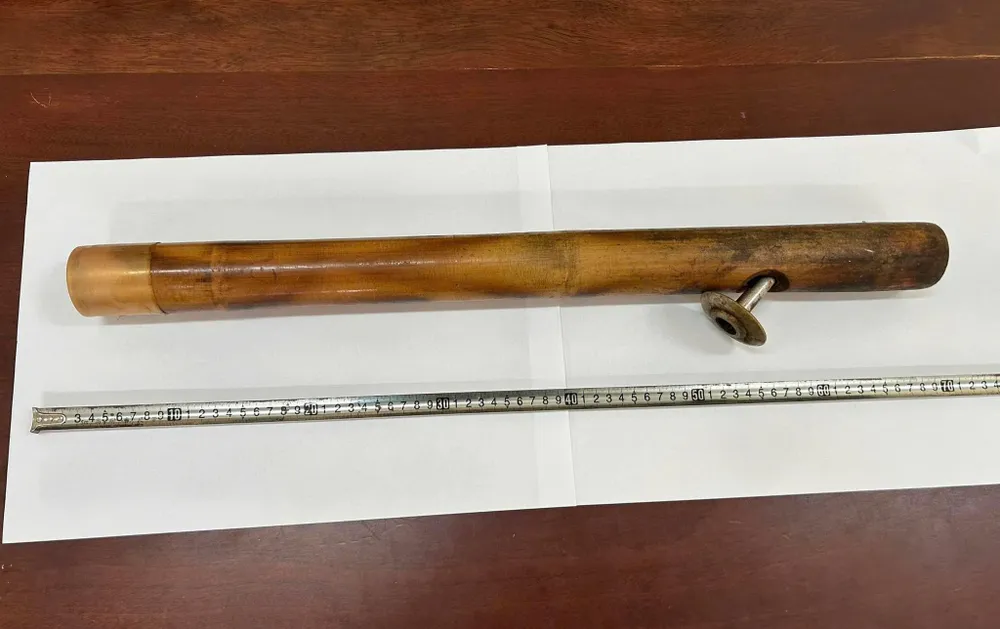 Khởi tố kẻ dùng điếu cày tấn công cảnh sát.JPG